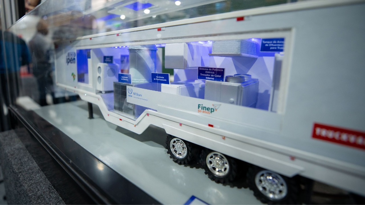 Caminhão de unidade móvel de tratamento de água com acelerador de elétrons