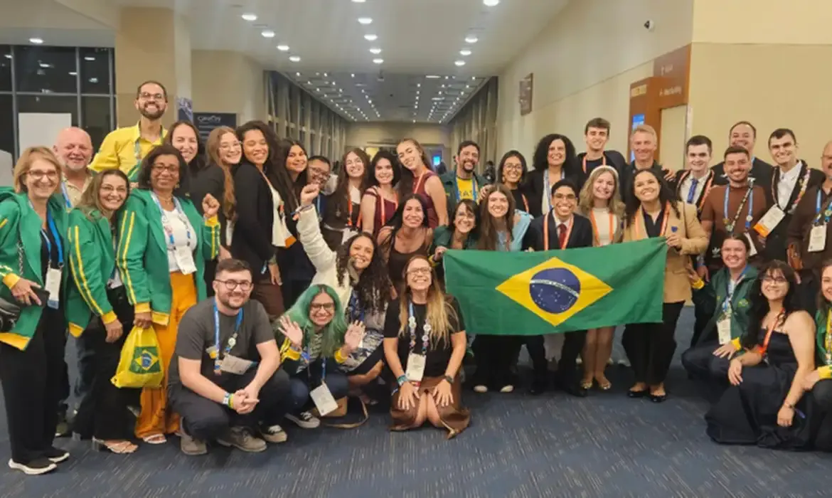 Talento brasileiro brilha em feira internacional com IA e soluções de impacto