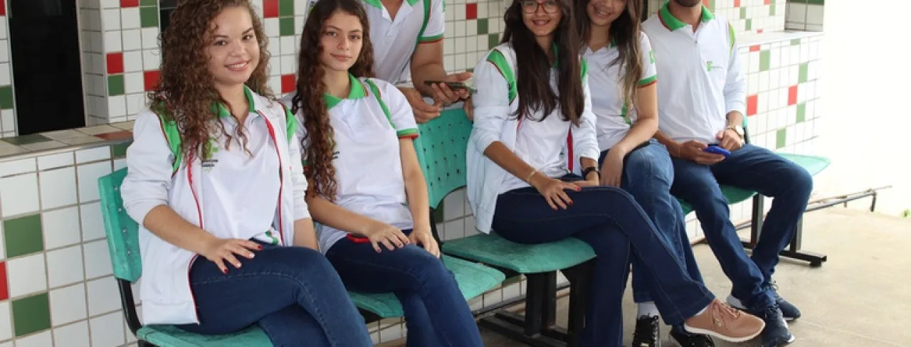 Pessoas sentadas em Instituto Federal de Educação Profissional e Tecnológica