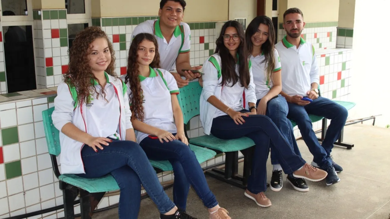 Pessoas sentadas em Instituto Federal de Educação Profissional e Tecnológica
