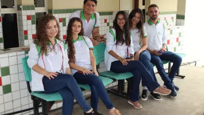 Pessoas sentadas em Instituto Federal de Educação Profissional e Tecnológica
