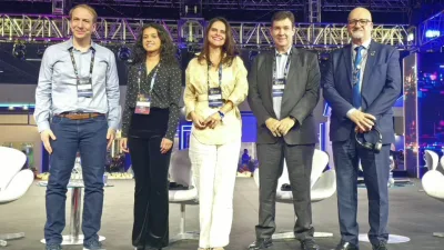 Cristiana Camarate da Anatel fala em evento sobre transparência na banda larga.