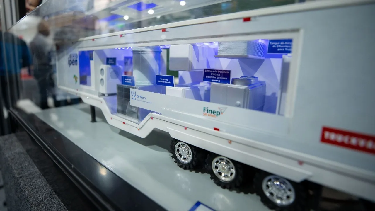 Caminhão de unidade móvel de tratamento de água com acelerador de elétrons