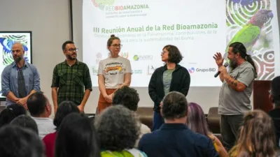 Pesquisadores reunidos na tríplice fronteira para discutir a preservação da Amazônia