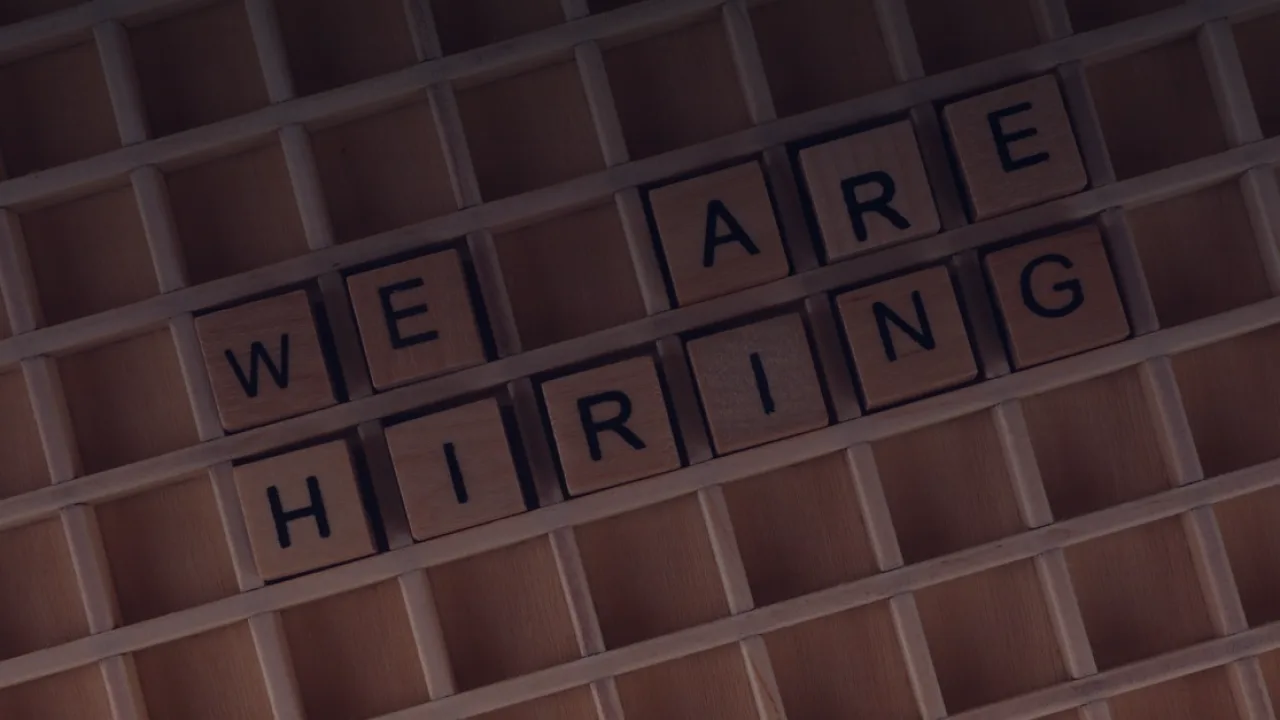 Micro1 abre 15 vagas freelance remotas para treinamento de IA; veja áreas e requisitos