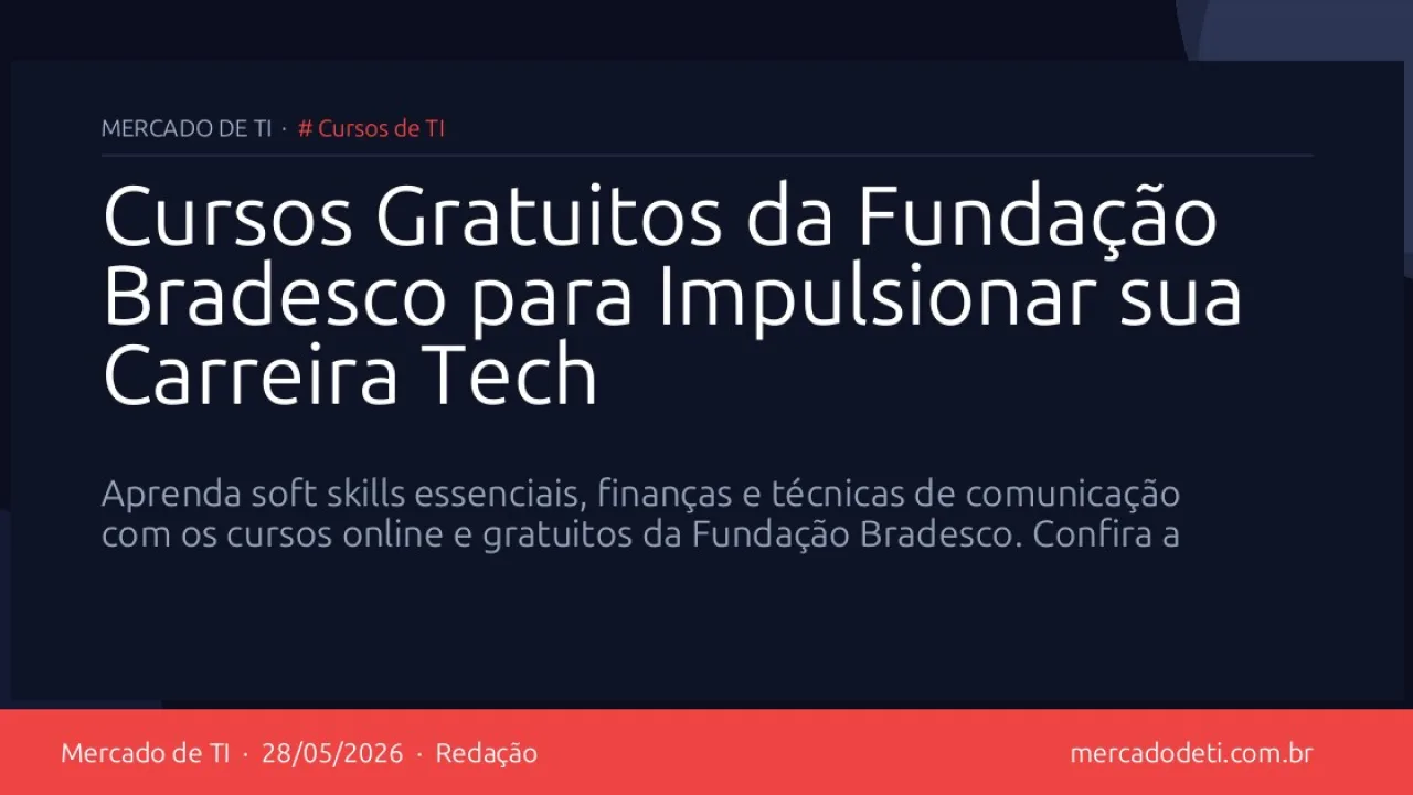 Profissional de TI estudando em computador para desenvolvimento de carreira