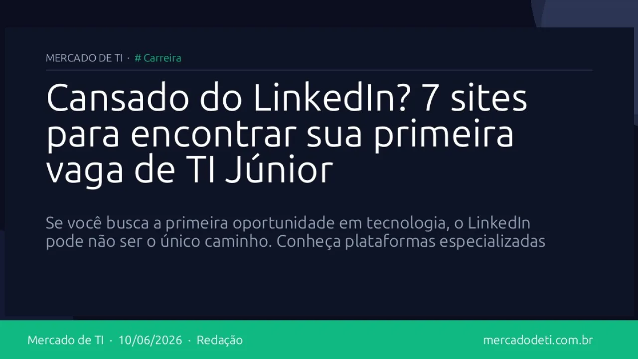 Tela de computador mostrando códigos e sites de busca de vagas de emprego em TI