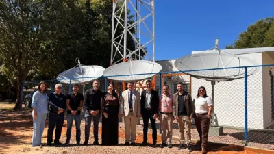 Torre de transmissão de TV digital e infraestrutura de telecomunicações em Rondonópolis, Mato Grosso.