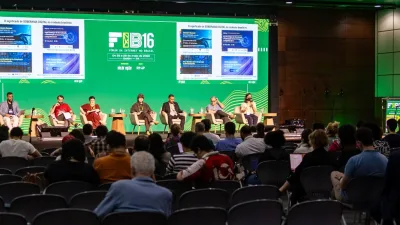 Painel sobre soberania digital brasileira com especialistas no Fórum da Internet no Brasil